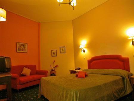 Hotel Elvetia Карпенисион Экстерьер фото