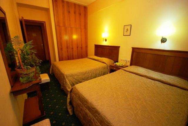 Hotel Elvetia Карпенисион Номер фото