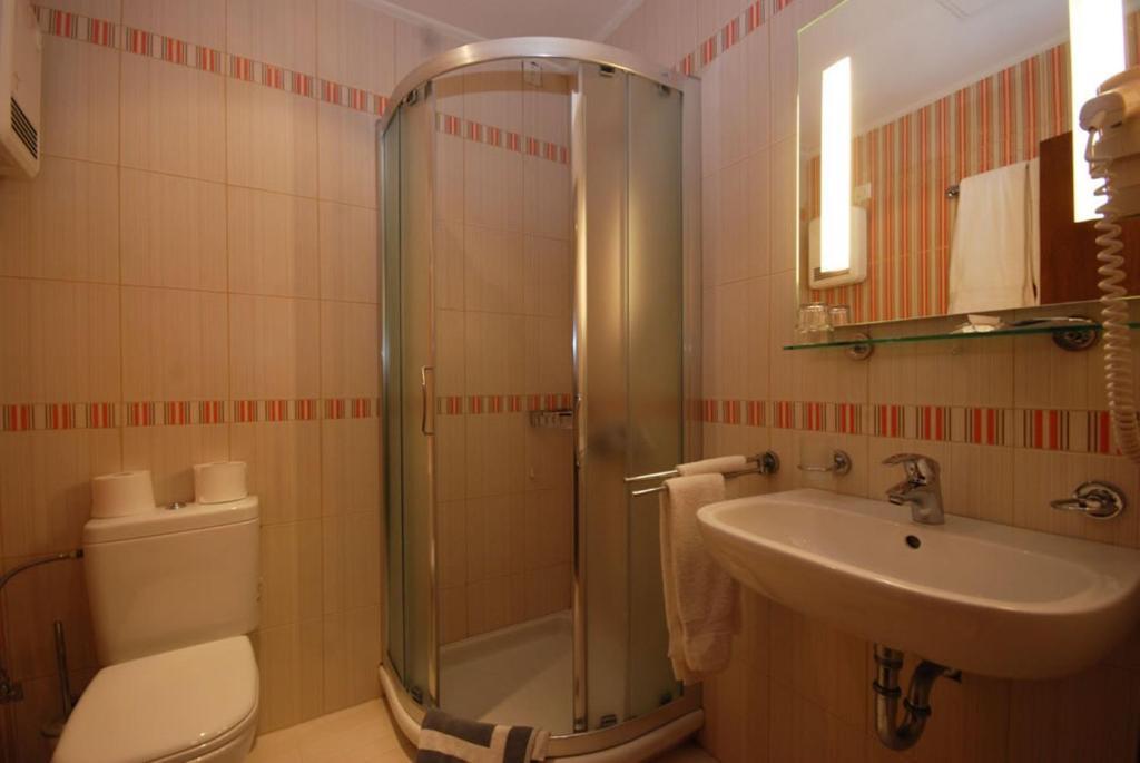 Hotel Elvetia Карпенисион Номер фото